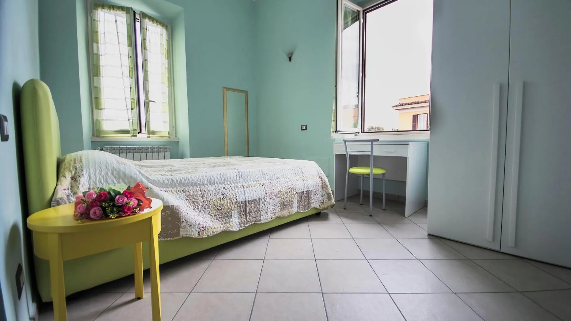 Ad Duas Lauros Bed & Breakfast Rome