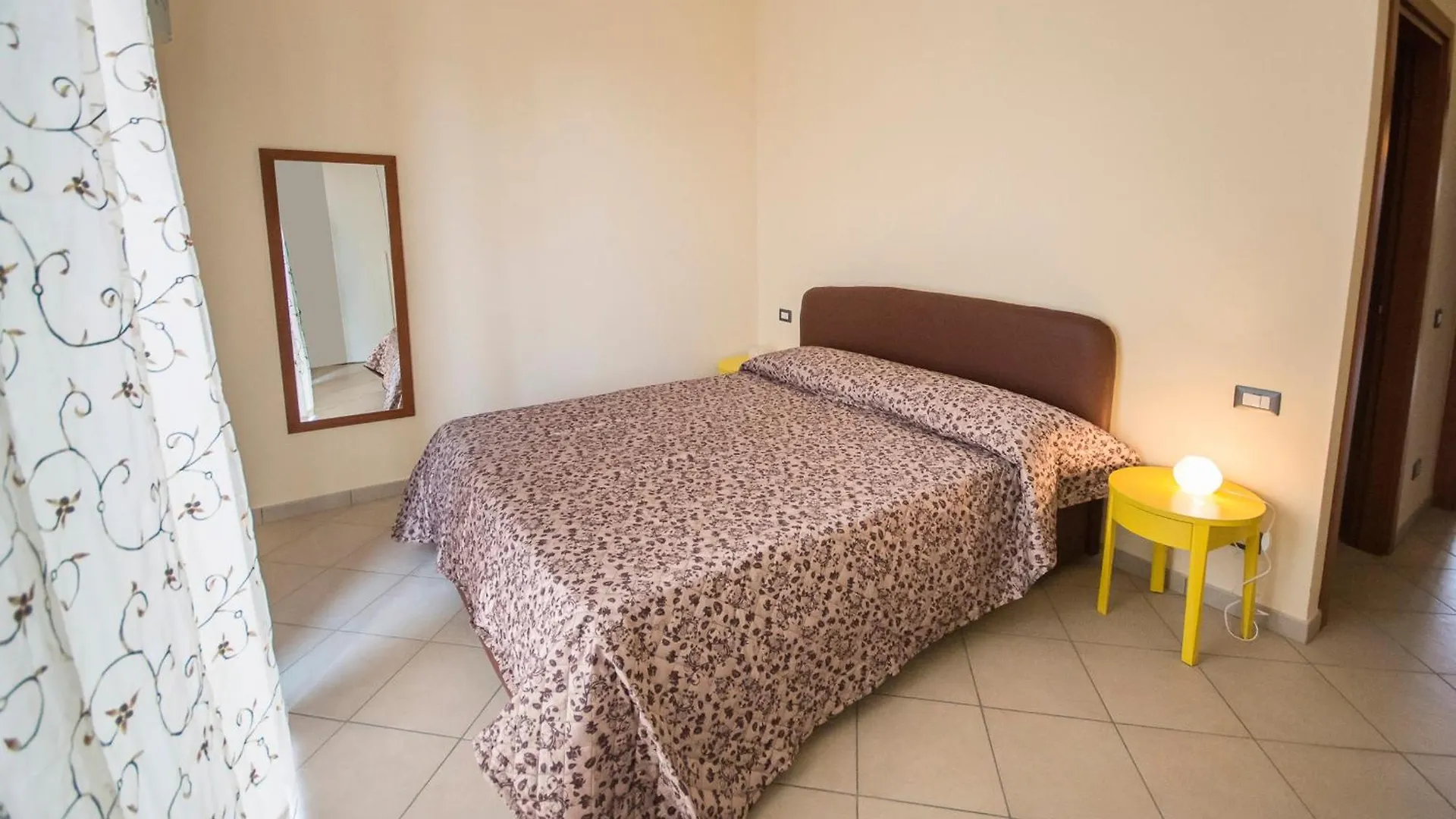 Ad Duas Lauros Bed & Breakfast Rome