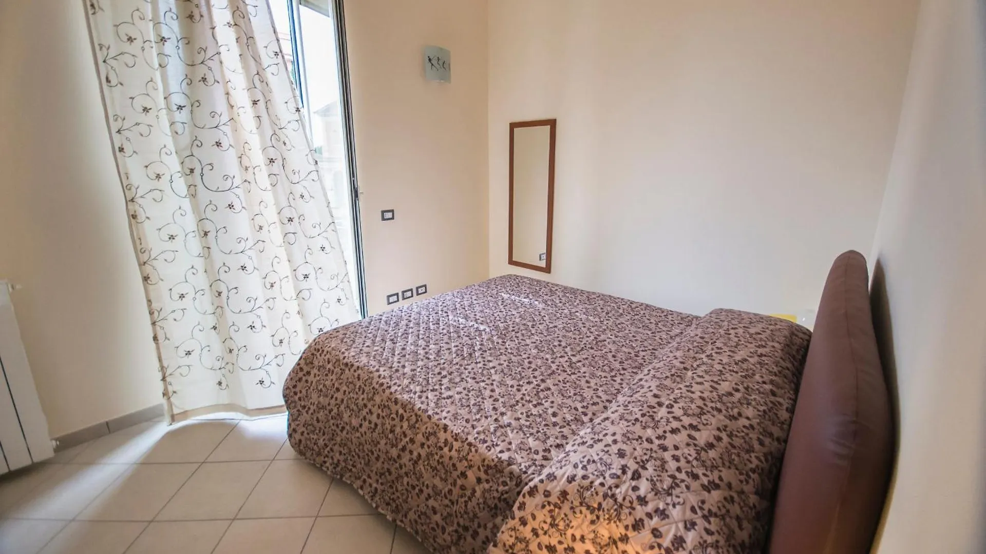 Ad Duas Lauros Bed & Breakfast Rome