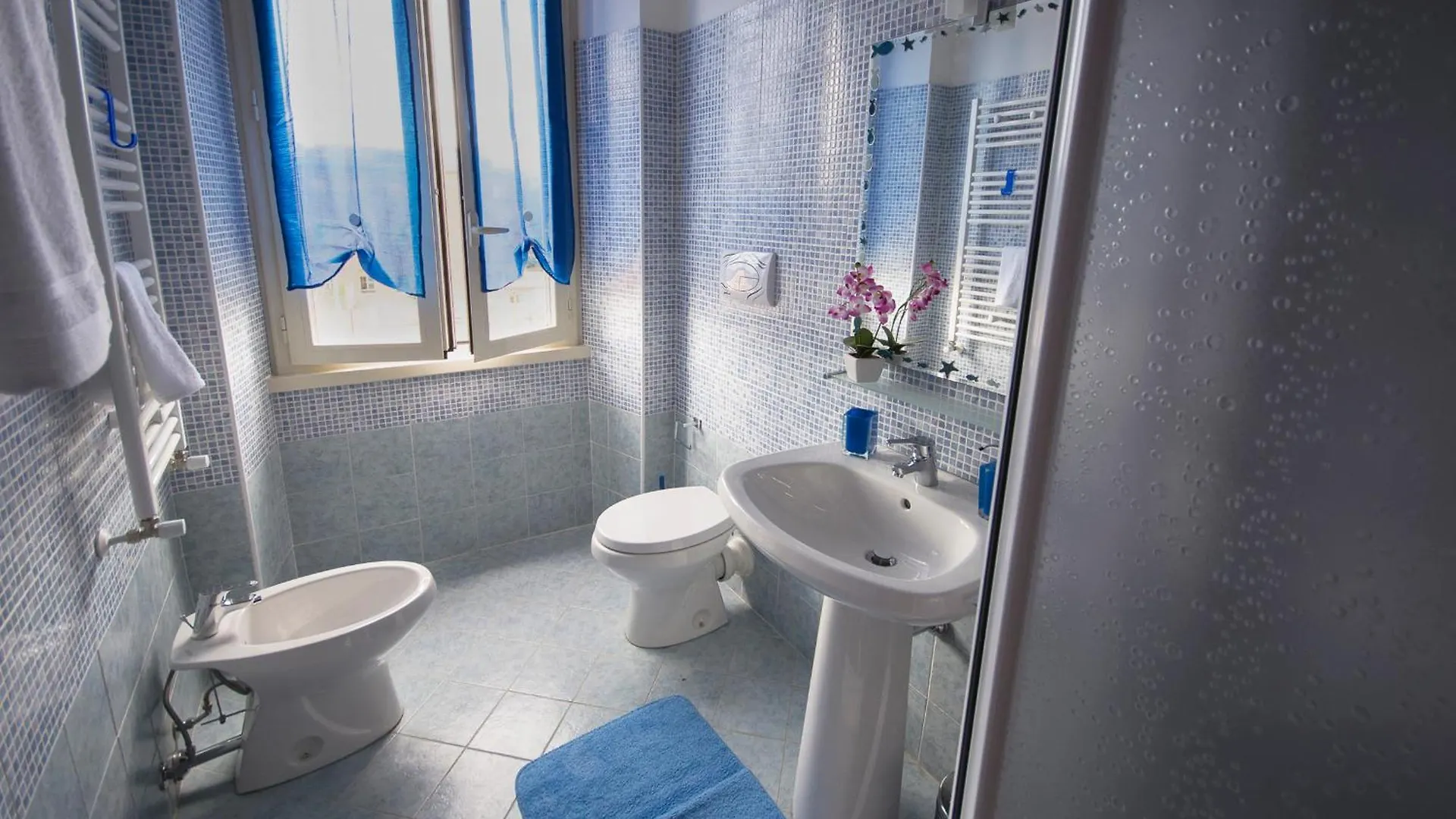 Ad Duas Lauros Bed & Breakfast Rome